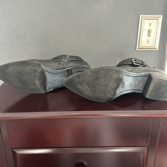Beautiful loved Marc Fisher black booties size 5.5.  So comfortable! - Picture 4 of 5
